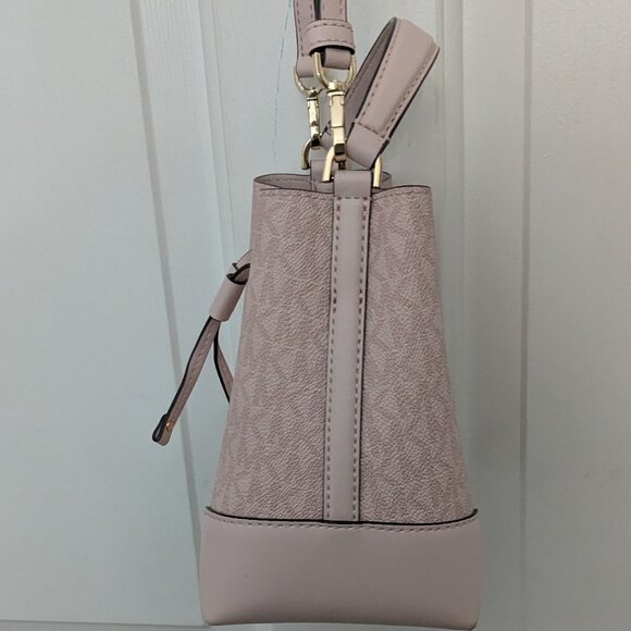 MICHAEL KORS Women's Mercer Small Logo Bucket Bag POWDER BLUSH  PINK . - Picture 5 of 14